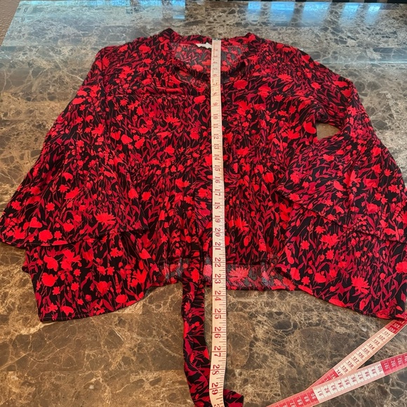 A Loves A Floral Ruched Bell Sleeve Top V-neck Peplum Size M Red & Black​ - Picture 4 of 9